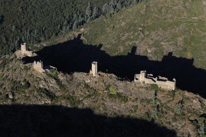France, Aude (11), les tours du château cathare de Lastours (vue aérienne)