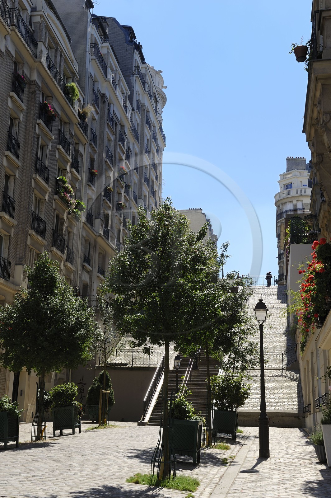 France, Paris, stairs of the Butte Montmartre, lovers et the top of the Rue du Mont Cenis