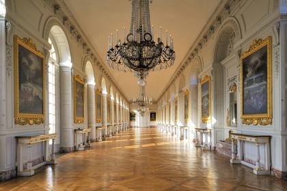 France, Yvelines (78), château de Versailles, classé Patrimoine Mondial de l'UNESCO, le Grand Trianon, la Galerie expose 21 tableaux représentant les bosquets de Versailles de Cotelle