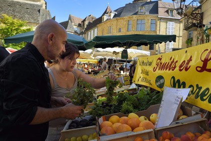 France, Dordogne, Perigord Noir, Dordogne valley, Sarlat la Caneda, market day on Place de la Liberté (Liberty square), the Chef Patrick Lavergne from the restaurant Presidial