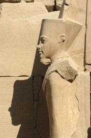 Egypte, Haute Egypte, vallée du Nil, Louxor, Karnak, classé Patrimoine Mondial de l'UNESCO, 6ème pylone, statue de Thoutmosis III
