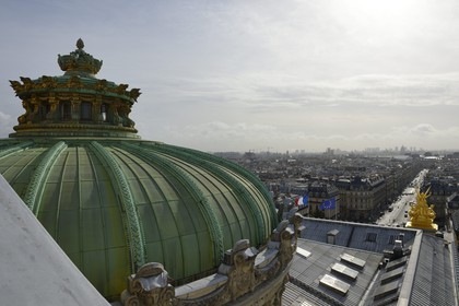 France, Paris (75), Opéra Garnier, la coupole de la rotonde principale et l'avenue de l'Opéra