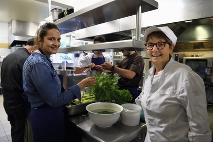 France, Vaucluse, Parc Naturel Regional du Luberon (Natural Regional Park of Luberon), Cadenet (Lourmarin), Auberge La Feniere 1 star Michelin, the chef Reine Sammut and her daughter Nadia