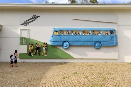 Brasil, Minas Gerais state, Brumadinho, Centro de arte contemporanea Inhotim (contemporary artwork center), Galeria Praça, Rodoviara de Brumadinho (2005) by John Ahearn and Rigoberto Torres