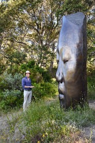 France, Var (83), Iles d'Hyères, parc national de Port Cros, Ile de Porquerolles, la Fondation Carmignac, une sculpture de Les trois alchimistes de Jaume Plensa, Charles Carmignac directeur de la Fondation Carmignac