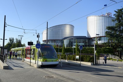 France, Bas-Rhin (67), Strasbourg, Palais des Droits de l'Homme de l'architecte Richard Rogers quai Ernest Bevin