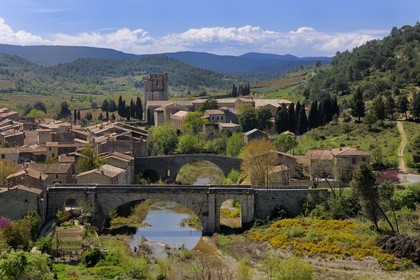 France, Aude, Lagrasse village, labelled Les Plus Beaux Villages de France (The Most Beautiful Villages of France), bridge over Orbieu River and Sainte Marie de Lagrasse Abbey in the background