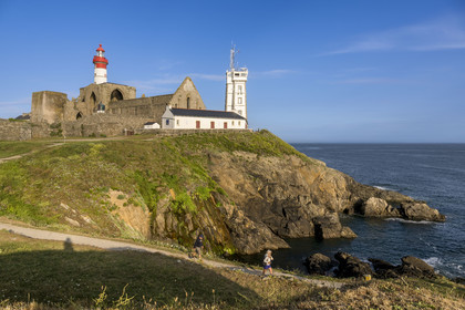 France, Finistère, Plougonvelin, Pointe de Saint-Mathieu, starting point of the Way to Santiago de Compostela, Saint-Mathieu lighthouse built in 1835, Saint-Mathieu de Fine-Terre abbey and the semaphore (1906)