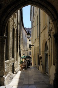 France, Hérault (34), Montpellier, centre historique, l'Ecusson, le passage voûté de la rue du bras de fer