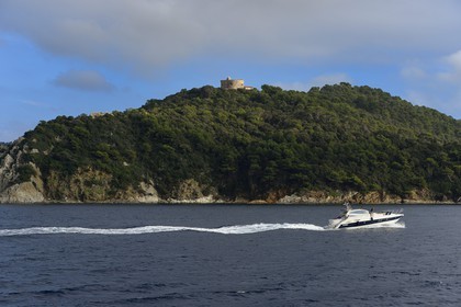 France, Var (83), Iles d'Hyères, parc national de Port Cros, Ile de Port-Cros, Fort de L'Estissac sur la côte nord à la pointe du Miladou