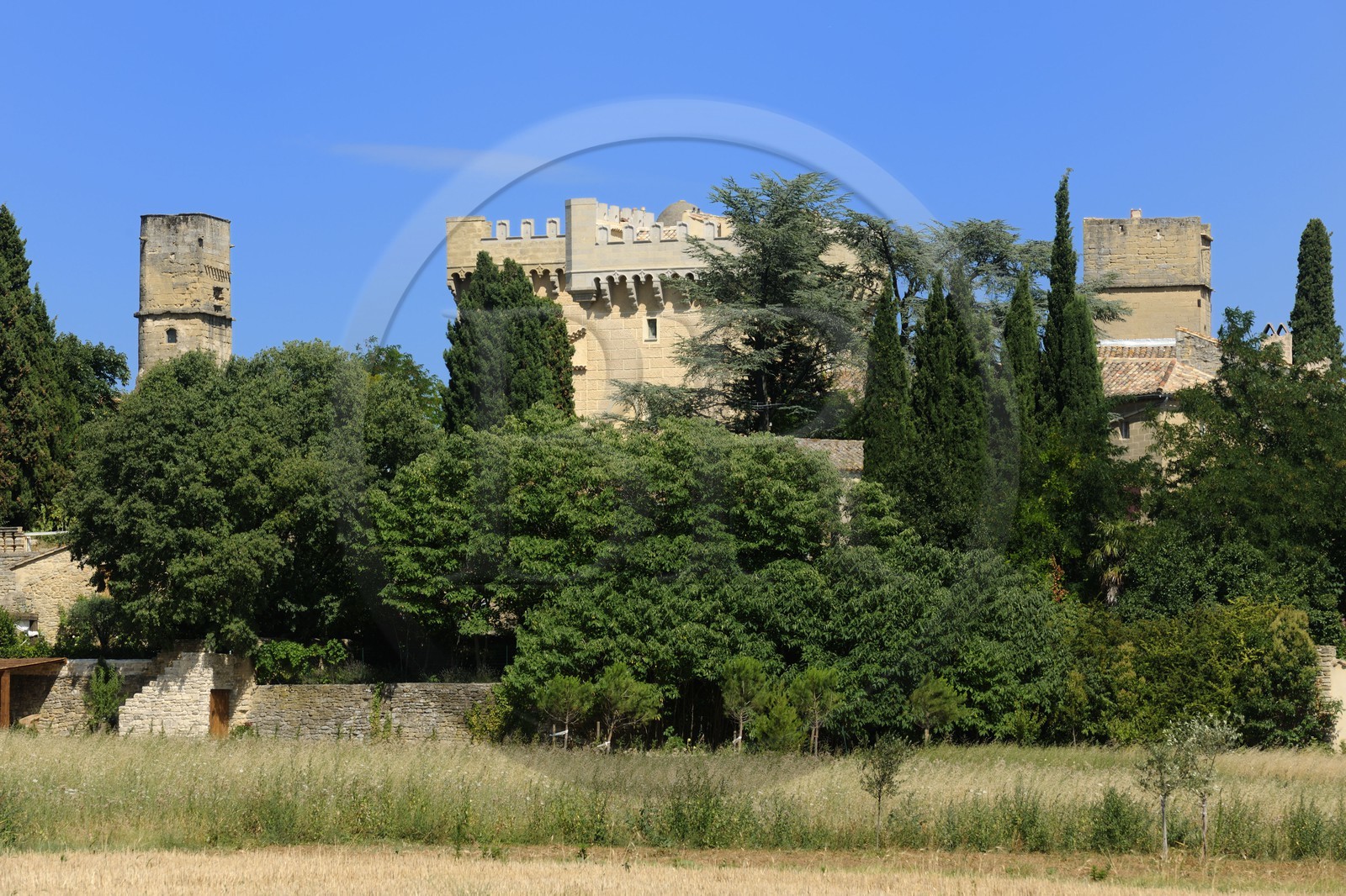 France, Gard (30), région du Pays d'Uzège, château de Montaren et Saint-Médiers France, Gard (30), région du Pays d'Uzège, château de Montaren et Saint-Médiers