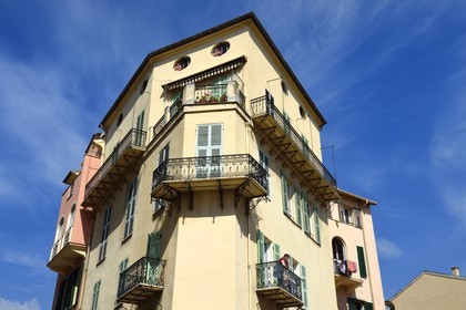 France, Alpes-Maritimes, Menton, building on the corner of the Rue de la République and the Rue de Fossan