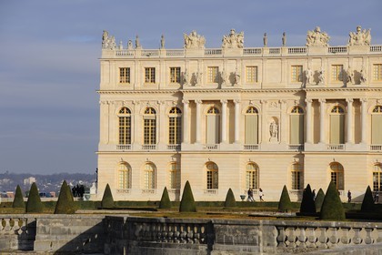France, Yvelines (78), château de Versailles, classé Patrimoine Mondial de l'UNESCO, la façade des appartements de la Reine