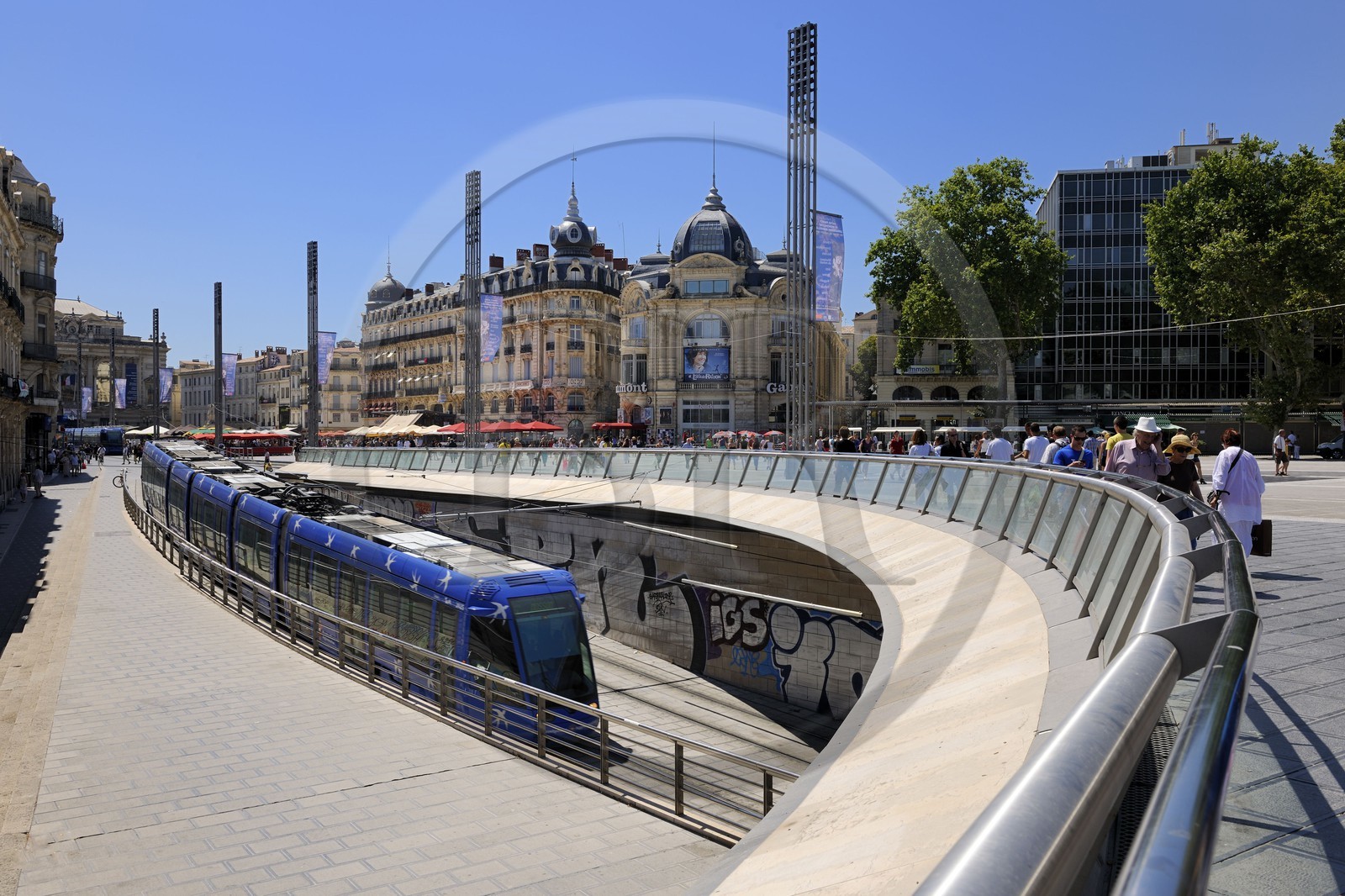 France, Hérault (34), Montpellier, centre historique, l'Ecusson, tramway place de la Comédie