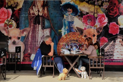 Argentina, Buenos Aires, Puerto Madero district, cafe along the quay