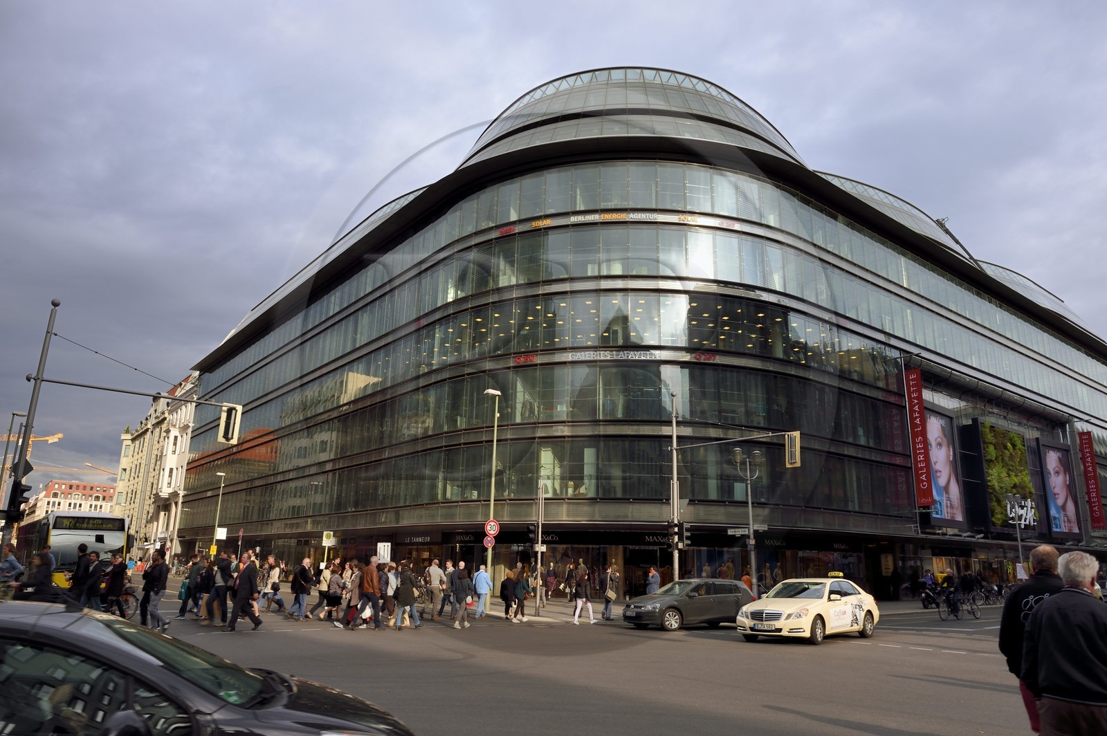 Allemagne, Berlin, Berlin-Mitte, Freidrishstrass, magasin des Galeries Lafayette