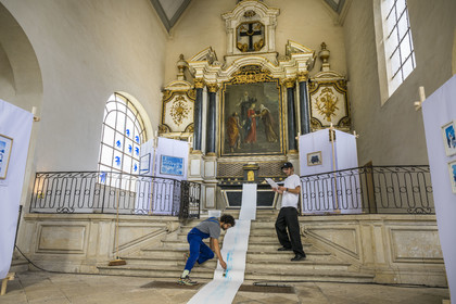 France, Nièvre, Nevers, the Sainte-Marie chapel or chapel of the Visitation of the Blessed Virgin, the artist Randy Bertil creates a graphic performance La Loire Asséchée with a reading by the actor Axel Stein-Kurdzielewicz for Nevers en Bleu