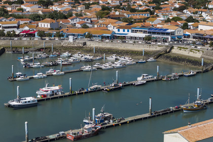 France, Charente-Maritime (17), Ile d'Oléron, port de pêche de La Cotinière (vue aérienne)