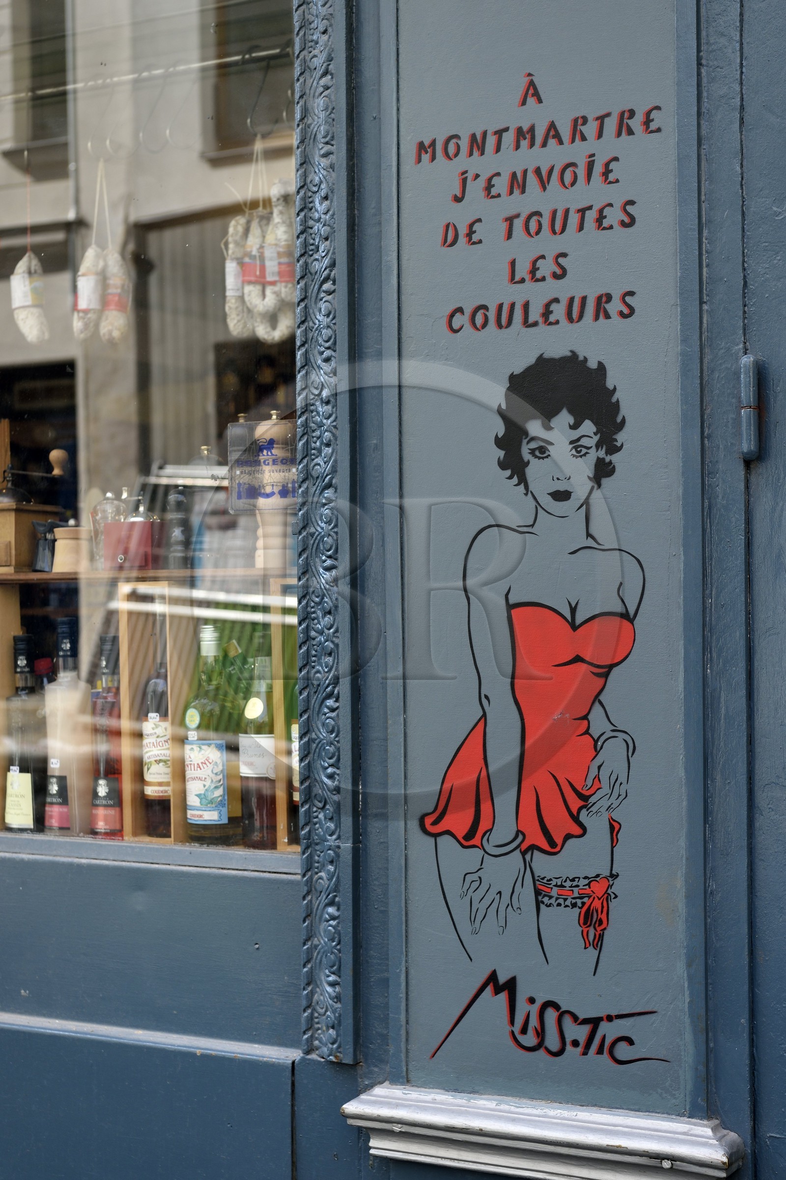 France, Paris (75), Montmartre, graffiti de Miss.Tic sur une facade d'épicerie dans la rue Lepic