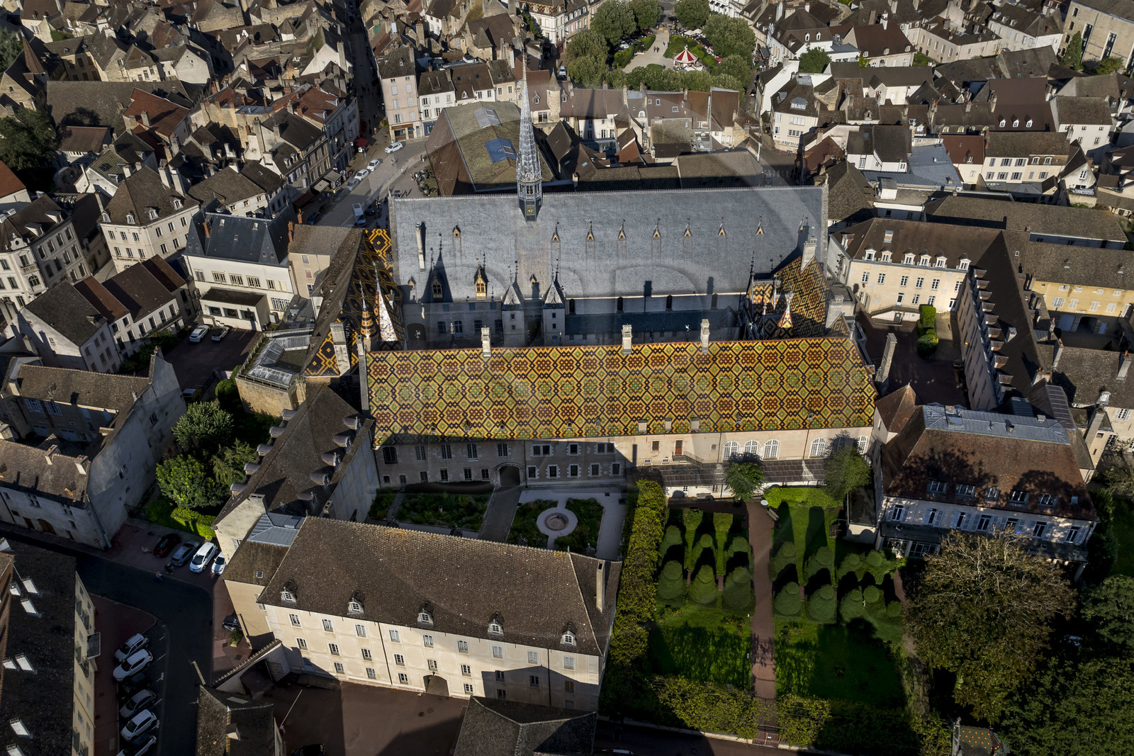 France, Côte-d'Or (21), Beaune, zone classée Patrimoine Mondial de l'UNESCO, Hospices de Beaune, l'Hôtel-Dieu (vue aérienne)