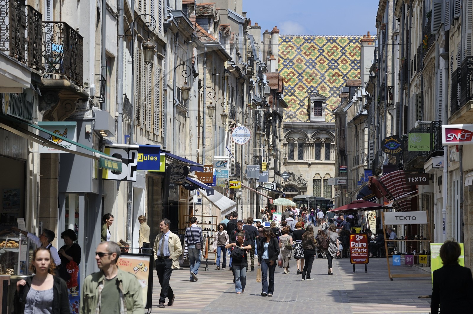 France, Côte d'Or (21), Dijon, rue commercante du Bourg