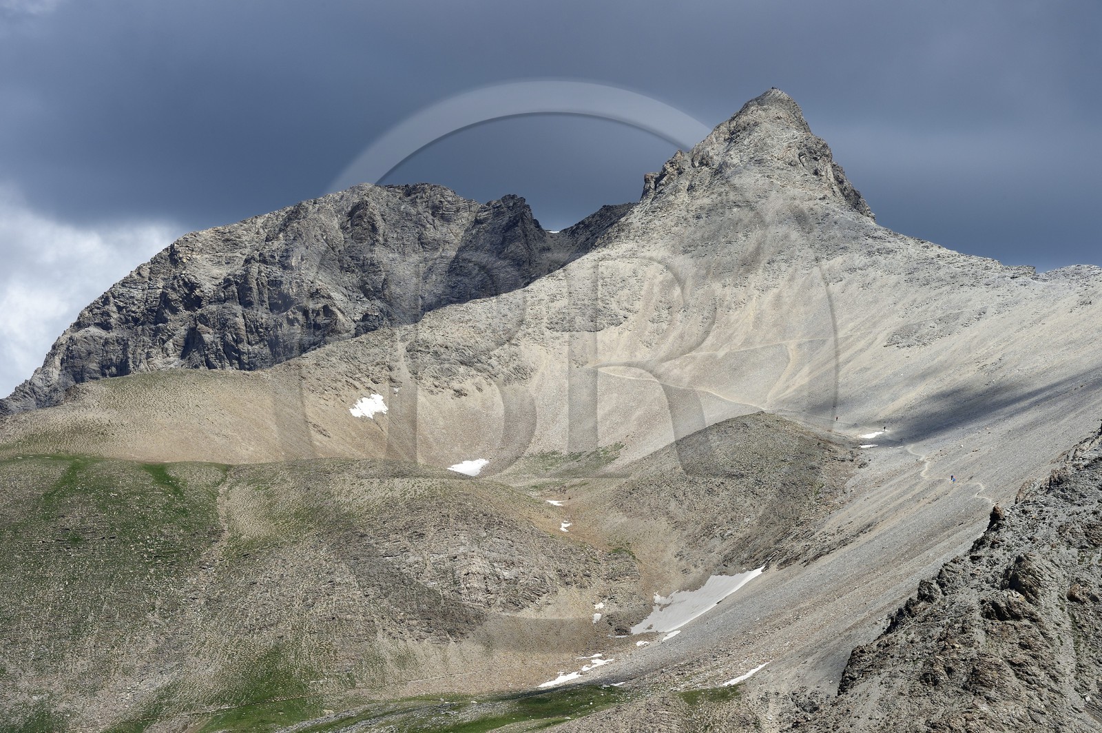 France, Alpes-de-Haute-Provence (04), Uvernet-Fours, parc national du Mercantour, vallée de l'Ubaye, sentier de randonnée du circuit des lacs du col de la Cayolle, le Mont Pelat (3051 m)