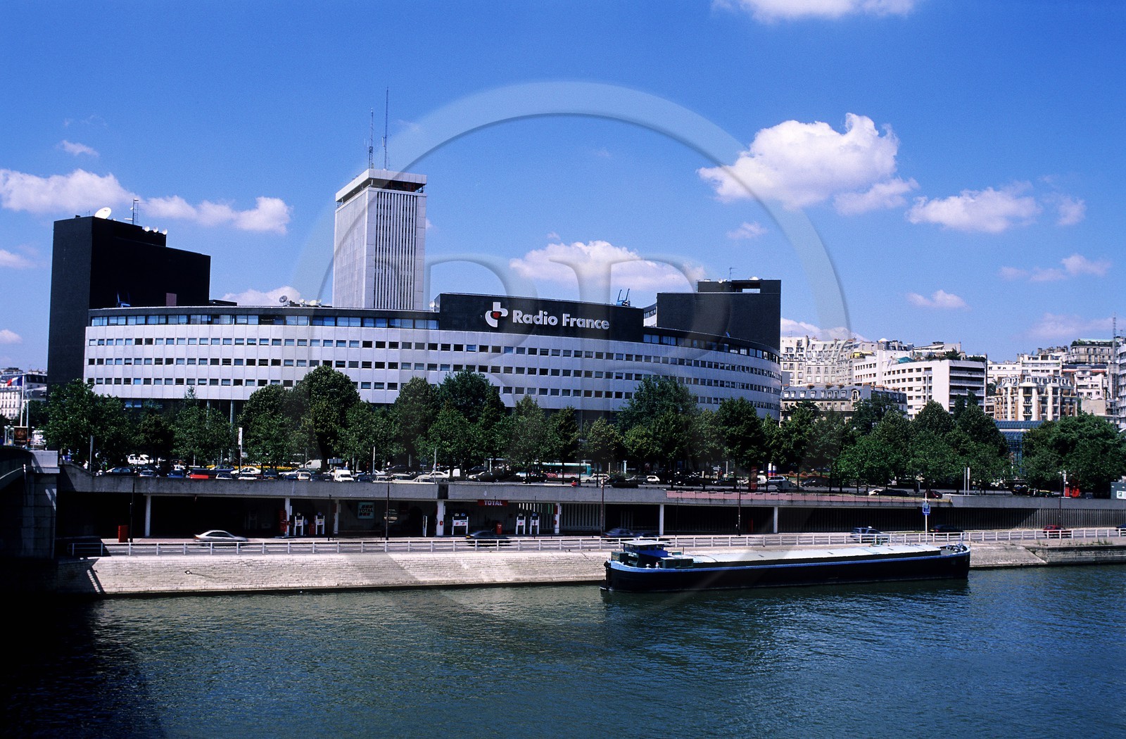 France, Paris (75), les rives de la Seine, classées Patrimoine Mondial de l'UNESCO, Maison de la Radio avenue du Président Kennedy