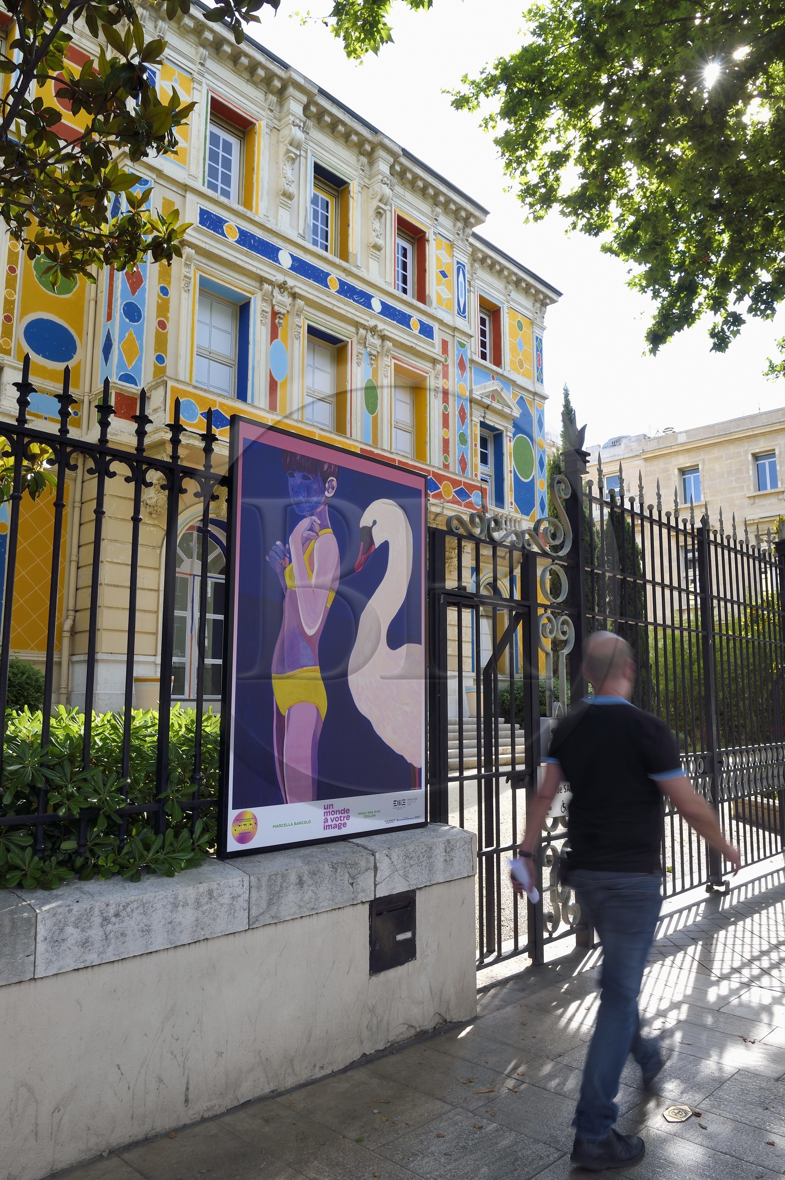 France, Var (83), Toulon, Centre d'Art de l'Hotel des Arts, décors peints sur facade par l'artiste Alexandre Benjamin Navet