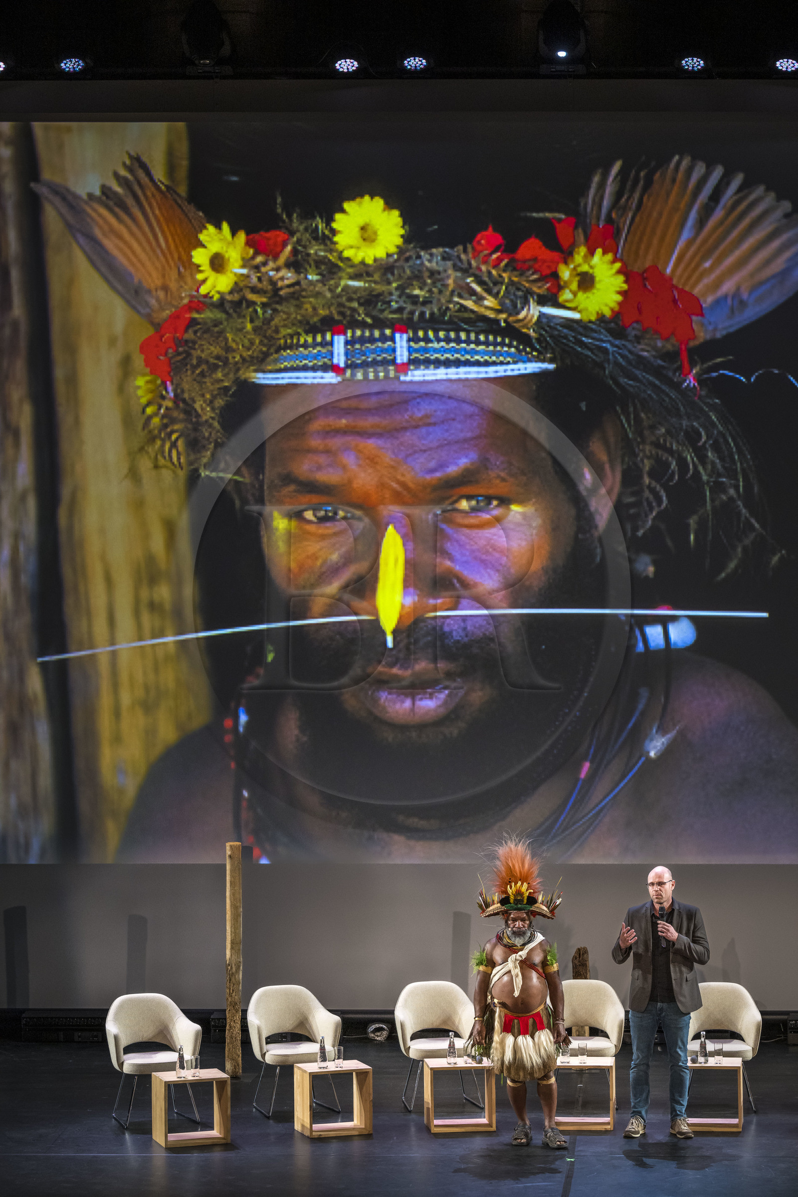 France, Paris (75), siège de l'UNESCO, conférence à l'Université de la Terre du 25 novembre 2022, le chef Papou Mundiya Kepanga