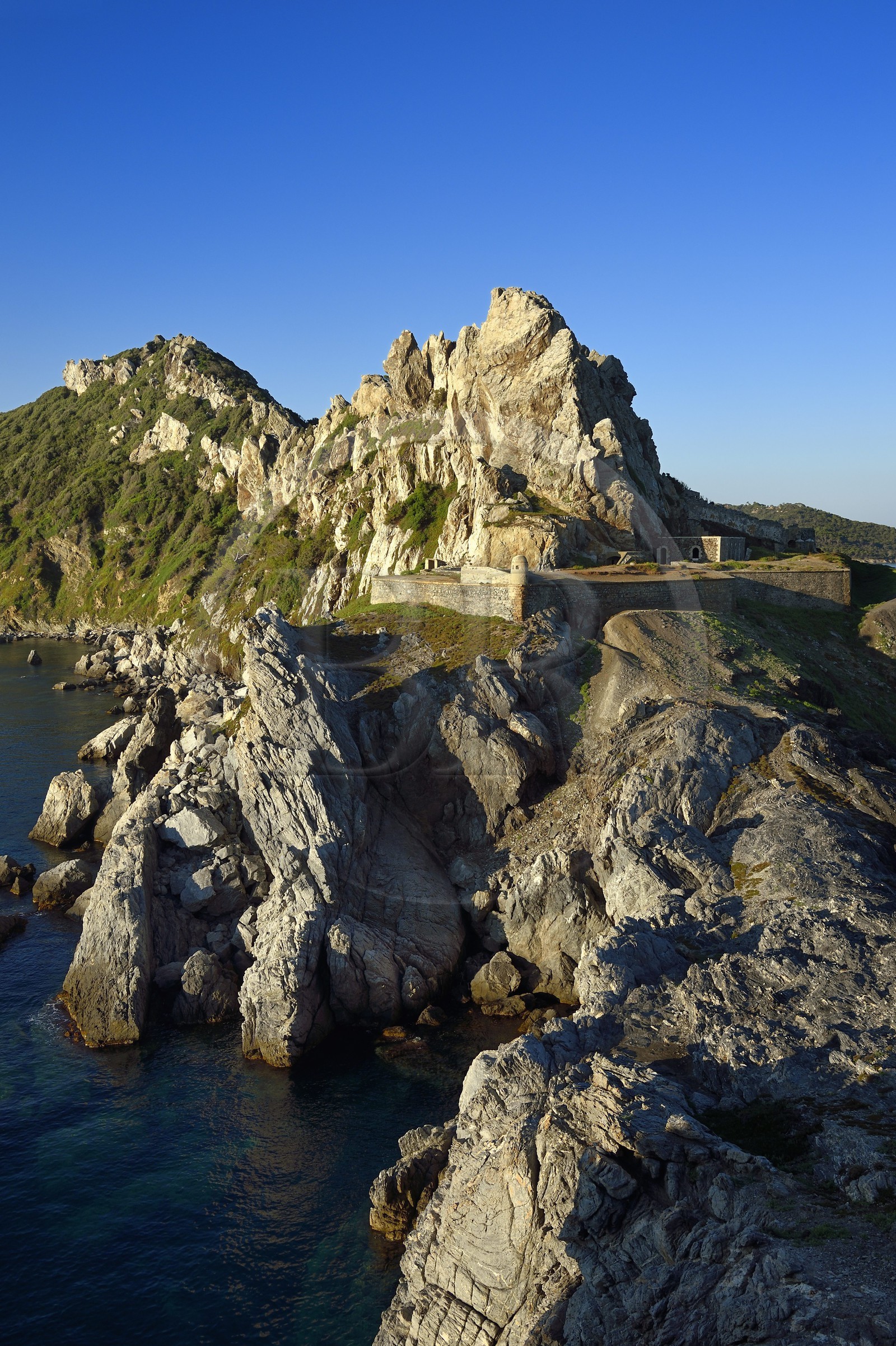 France, Var (83), Iles d'Hyères, parc national de Port Cros, Ile de Porquerolles, la batterie des Mèdes au cap des Mèdes