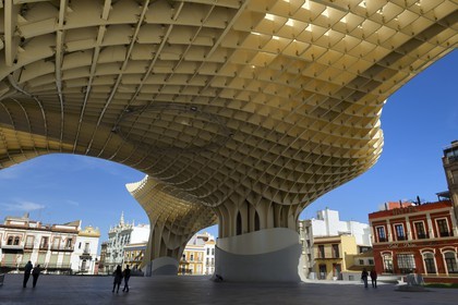 Spain, Andalusia, Seville, Plaza de la Encarnacion - Plaza Mayor, Metropol Parasol (built 2011) by architect Jurgen Mayer-Hermann