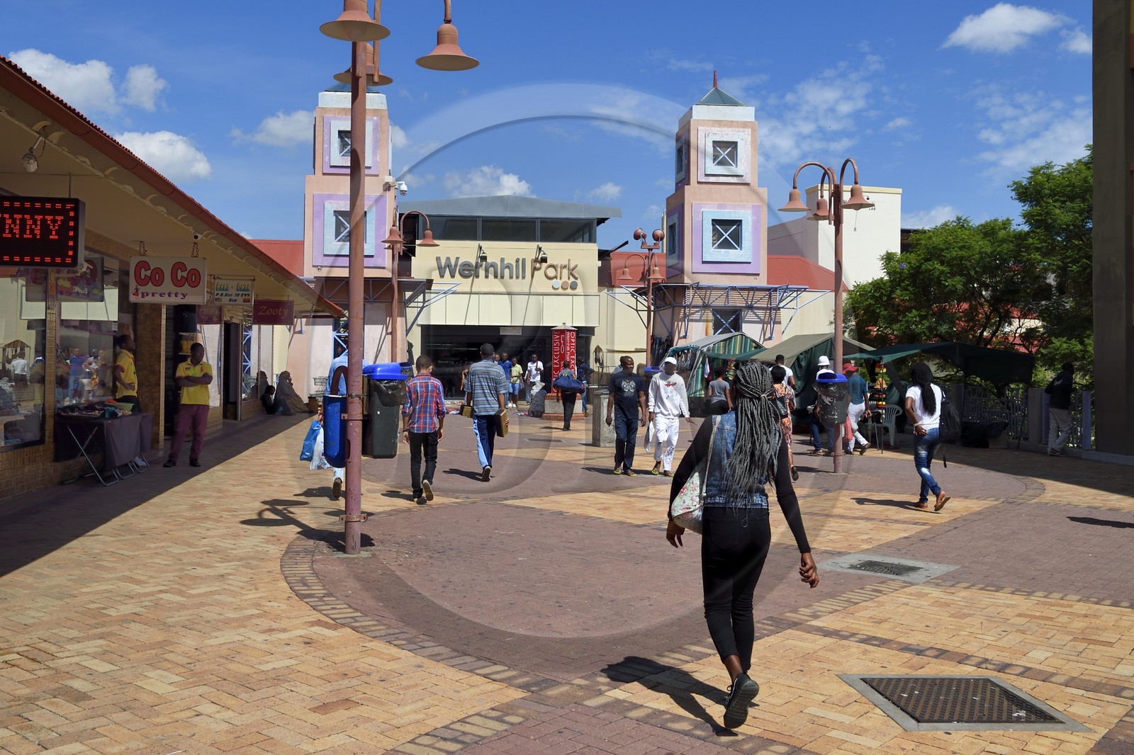 Namibie, région de Khomas, Windhoek, Post street Mall, entrée du centre commercial