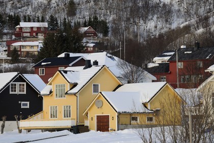 Norvège, Nordland, iles des Westeralen, maisons en bois dans le village de Myre