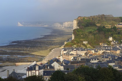 France, Seine-Maritime (76), Côte d'Albâtre, Yport niché dans une valleuse