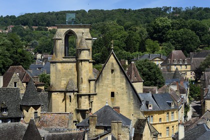 France, Dordogne (24), Périgord Noir, vallée de la Dordogne, Sarlat-la-Canéda, ascenseur dans le clocher de l'église Sainte-Marie reconvertie en marché couvert et espace culturel par l'architecte Jean Nouvel, Architecte Jean Nouvel, Mention obligatoire