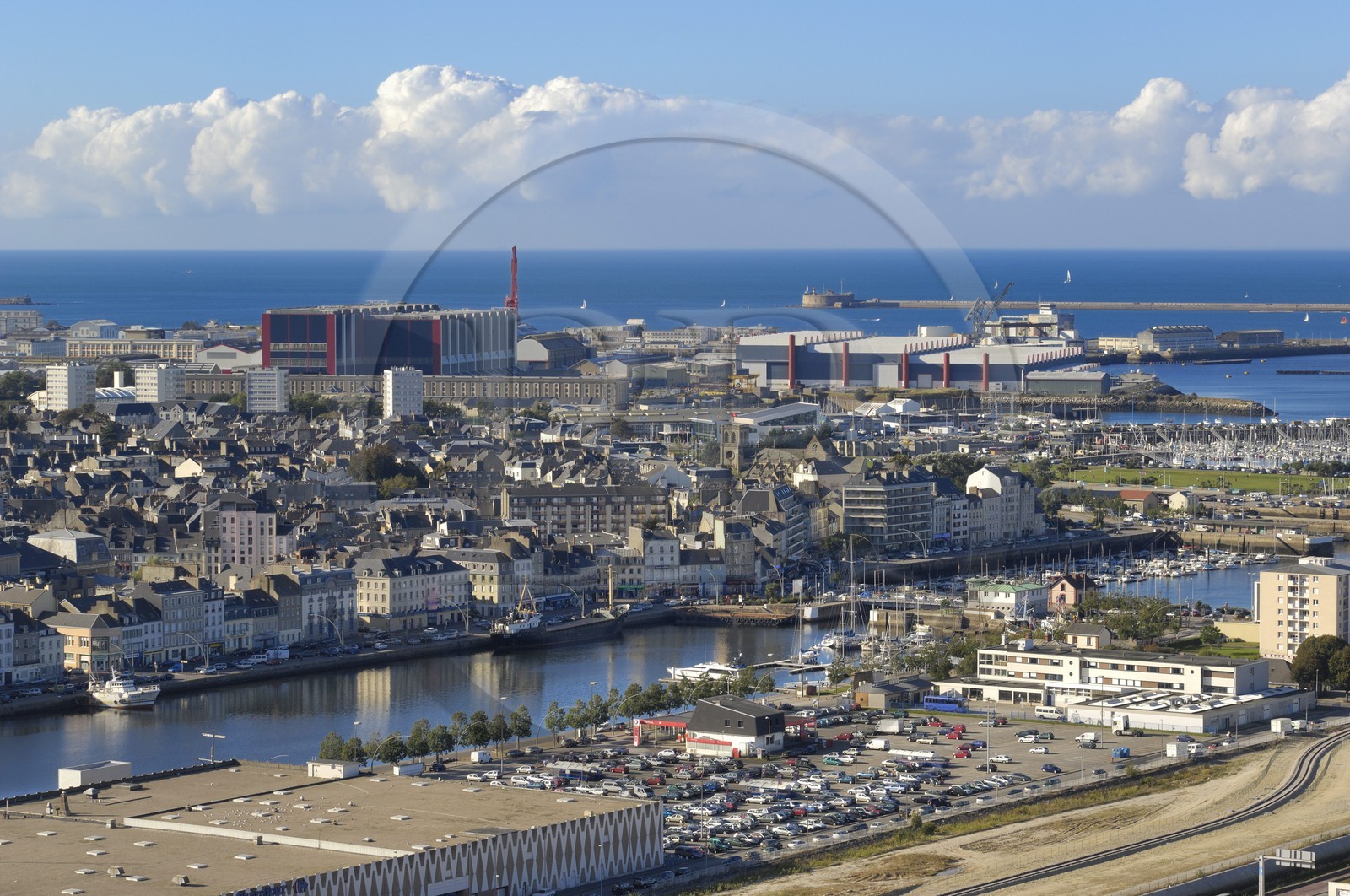 France, Manche (50), Cherbourg, le port et l'arsenal au fond vu depuis le Fort du Roule