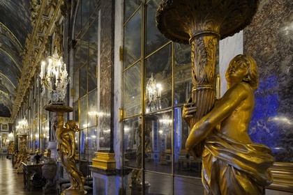 France, Yvelines (78), château de Versailles, classé Patrimoine Mondial de l'UNESCO, Galerie des Glaces (longueur 73m et largeur 10,50m) avec 17 fenêtres et 357 miroirs, architecte Jules Hardouin-Mansart (1678 - 1684)