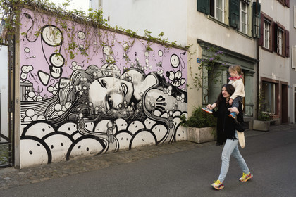 Suisse, Bâle, Vieille ville du Grand Bâle (rive gauche), fresque murale du collectif d'artistes The London Police dans Rosshofgasse