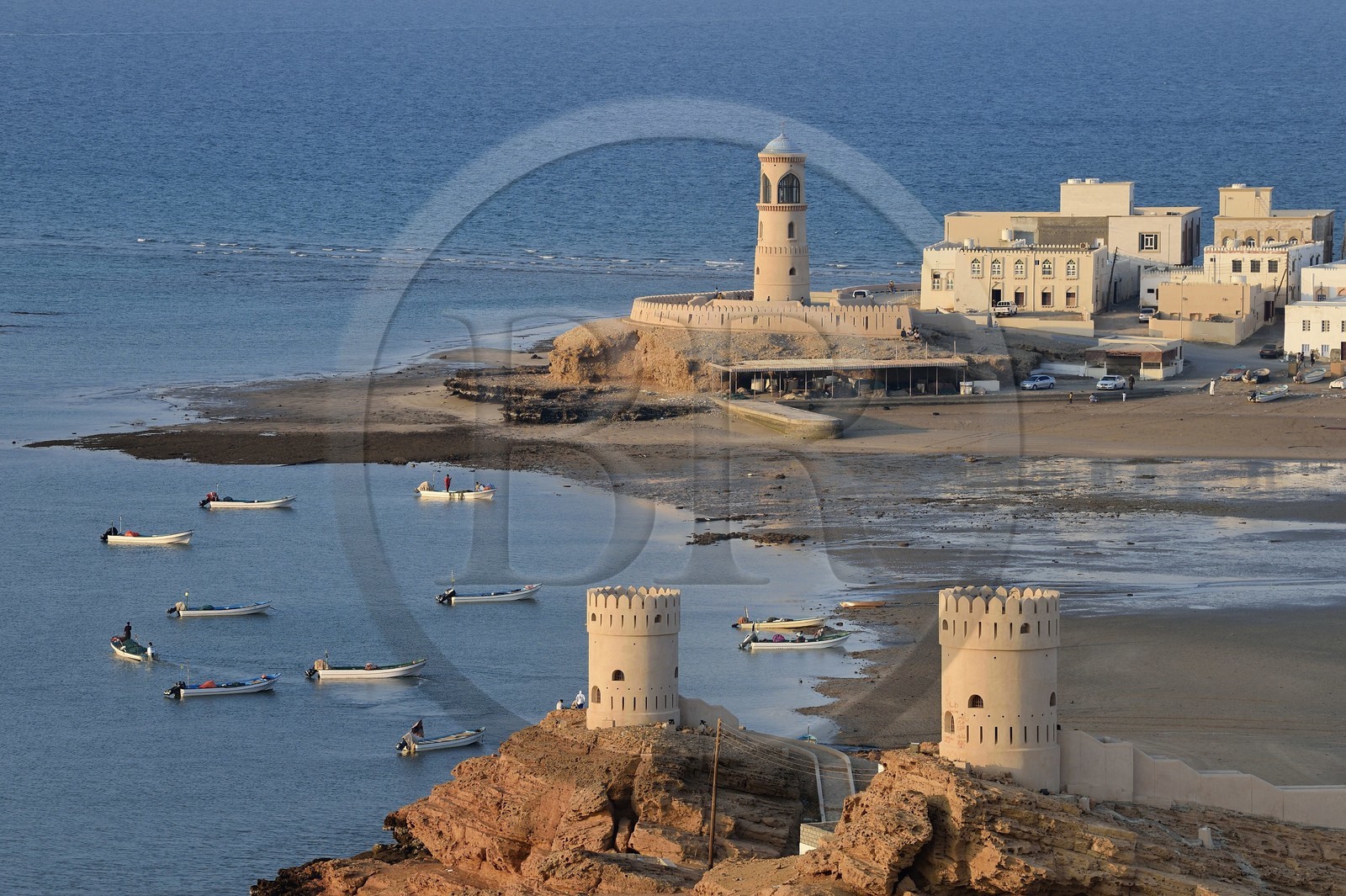 Sultanat d'Oman, gouvernorat de Ash Sharqiyah, ville et port de Sour, le vieux quartier de pêcheurs de Al Ayjah et son phare