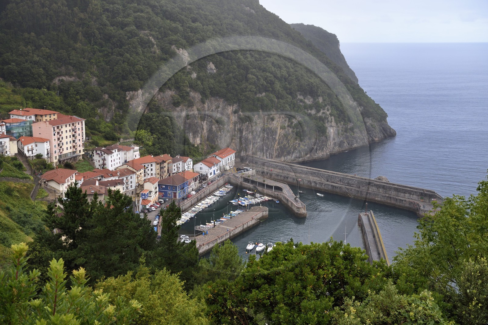 Espagne, Pays basque espagnol, Biscaye, région de Gernika-Lumo, port de Elantxobe