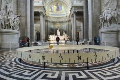 France, Paris (75), le Panthéon, le pendule de Foucault sous le dôme dans la nef