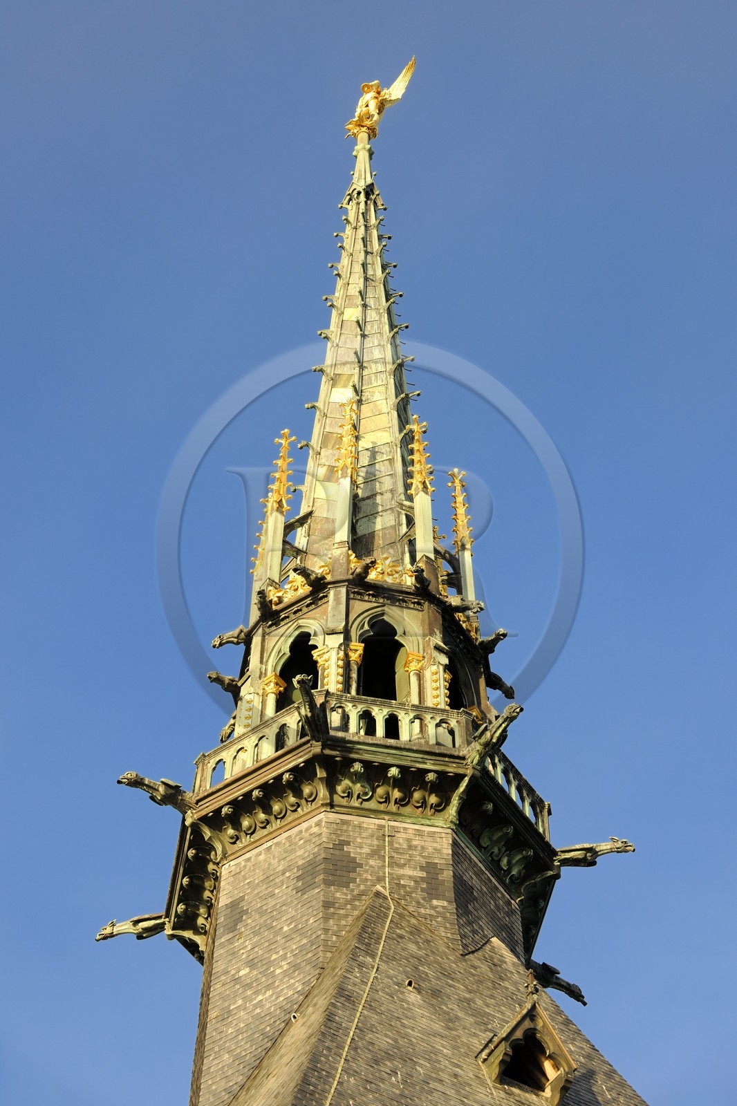 France, Manche (50), le Mont-Saint-Michel, classé Patrimoine Mondial de l'UNESCO, l'abbaye, la flêche et ses gargouilles