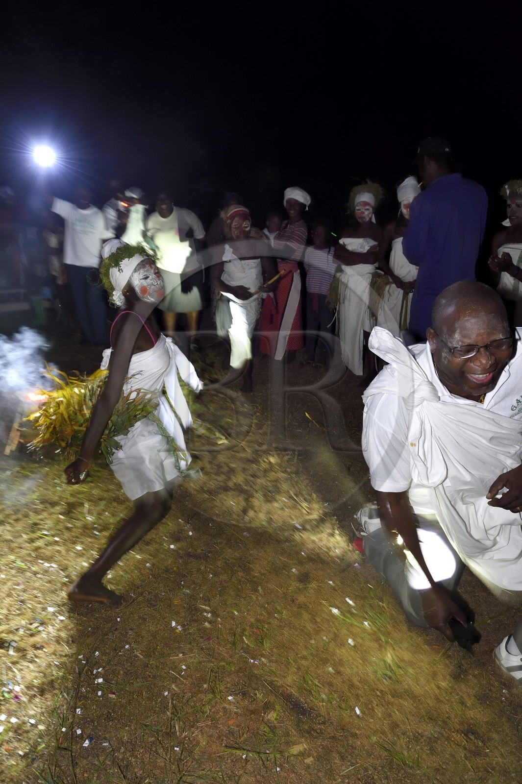 Gabon, province de Ogooué- Maritime, Omboué, région du Loango, danses traditionnelles Nkomi (Myènè)