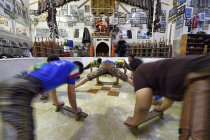 Iran, province d'Ispahan, Ispahan, maison de la force (Zurkhaneh) où est pratiqué le sport national traditionnel iranien appelé Varzesh-e Pahlavani
