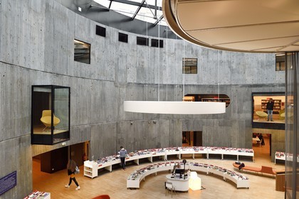 France, Seine-Maritime (76), Le Havre, Centre-ville reconstruit du Havre par Auguste Perret classé Patrimoine Mondial de l'UNESCO, le petit Volcan oeuvre de l'architecte Oscar Niemeyer, bibliothèque et médiathèque
