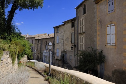 France, Hérault (34), Pézenas, vieille ville, rue Montmorency au pied de la Motte du Château
