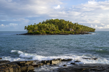 France, Guyane, Kourou, Iles du Salut, l'Ile du Diable vue depuis l'Ile Royale, elle a servi de bagne aux prionniers politique dont Alfred Dreyfus