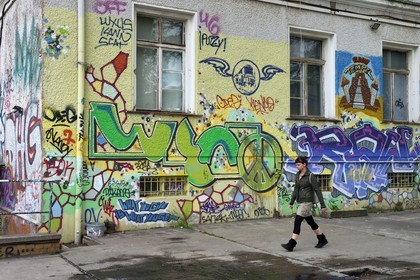 Allemagne, Berlin, RAW Tempel, haut lieu de l’art libre et urbain entre Revaler Strasse et les voies de chemin de fer de la station Warschauer Strasse