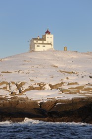 Norvège, Nordland, iles des Westeralen, région de Myre, le phare de l'ile aux oiseaux au large de Sto