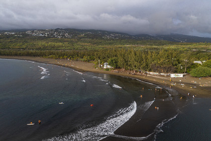 France, Ile de la Reunion, L'Etang Salé les Bains, la plage de sable noir (vue aérienne)